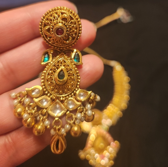 Brass gold & kundan necklace set - Picture 3 of 3
